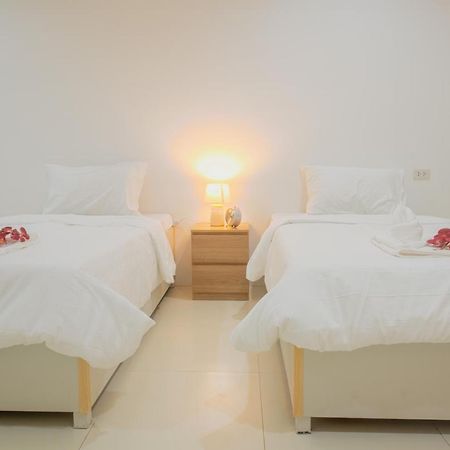 ตะวันแมนชั่น Lejlighed Ban Na Khua Eksteriør billede